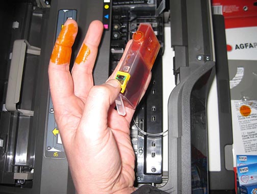 GuG  gelb auf Finger